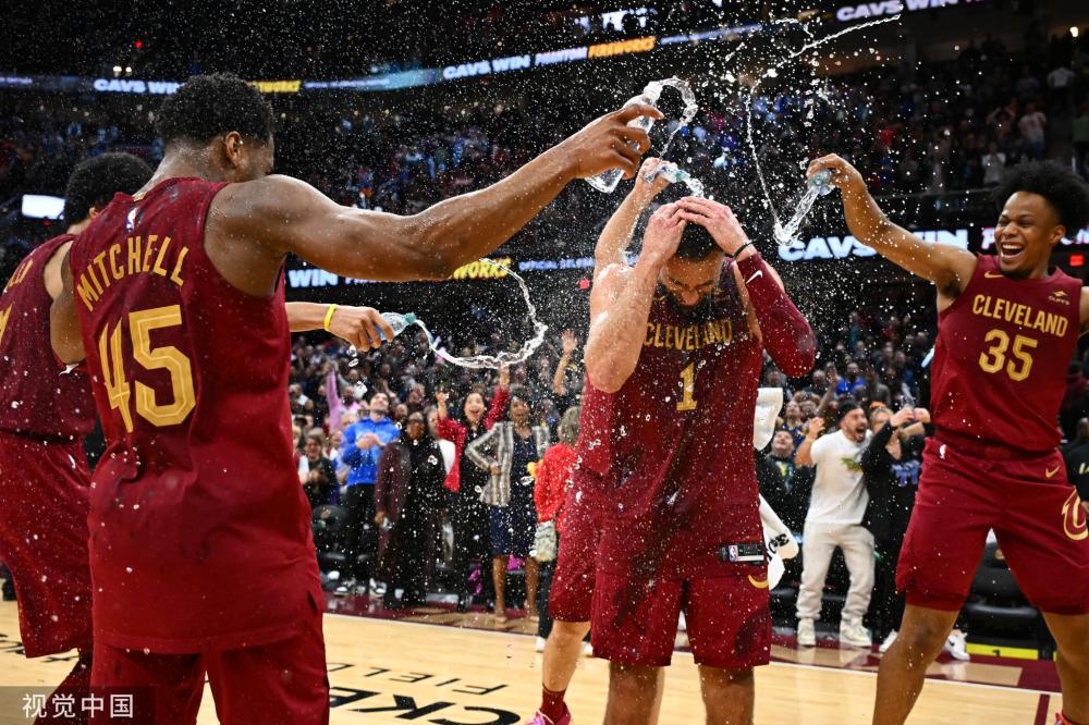 俱乐部的 俱乐部的