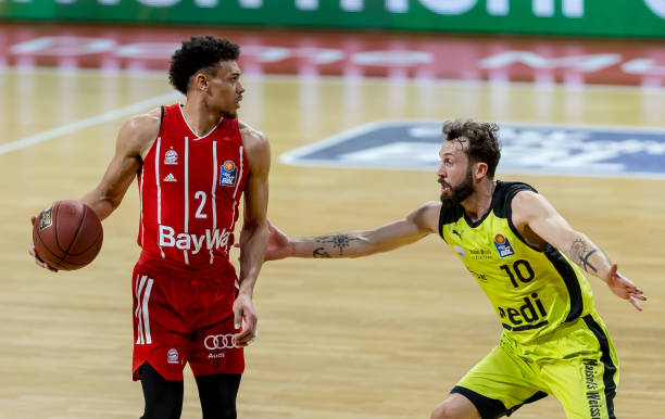 并亲自主罚 并亲自主罚