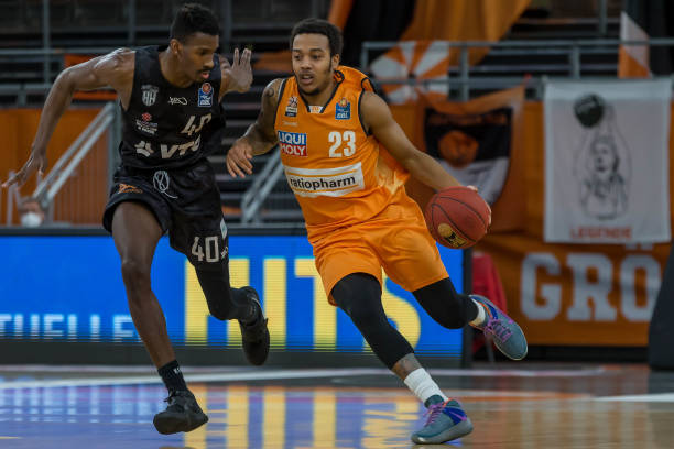 他在前场失 他在前场失